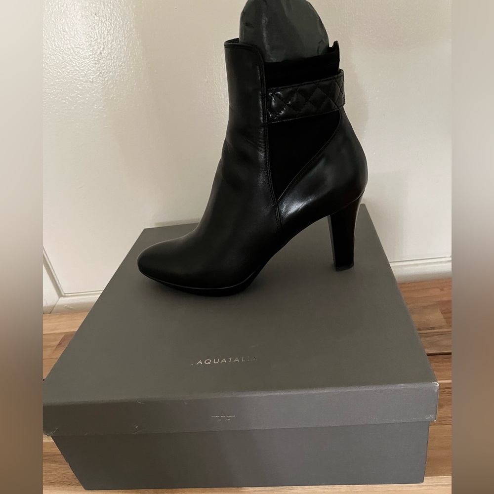 Aquatalia Black Quilted Leather Heeled Ankle Boots